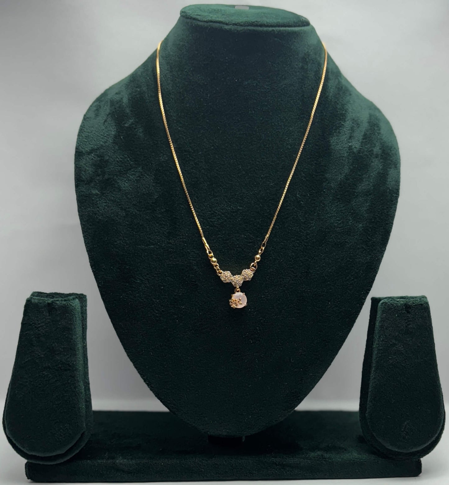 Gold necklace with clear stone