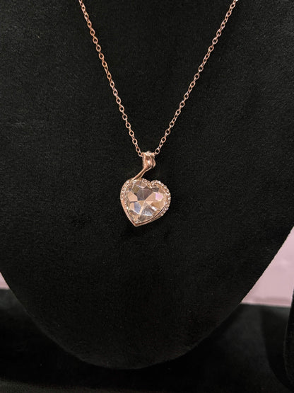 Rose gold heart-shaped pendant necklace 