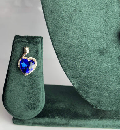Heart-shaped blue gemstone earring 