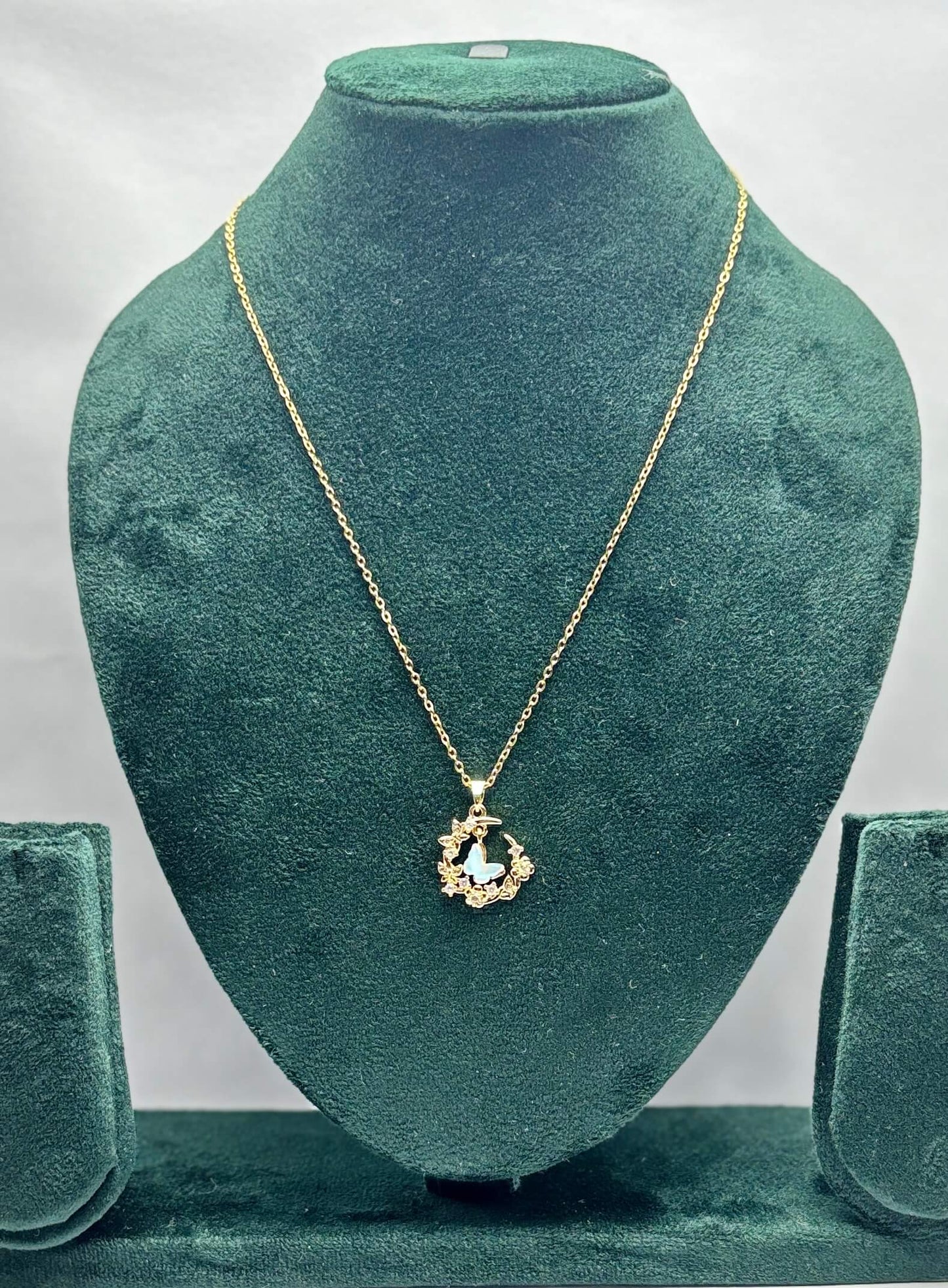 Gold plated chain wit crescent moon pendant
