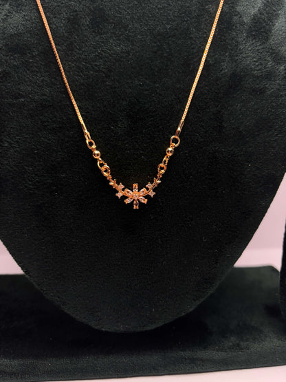 Gold necklace with clear flower